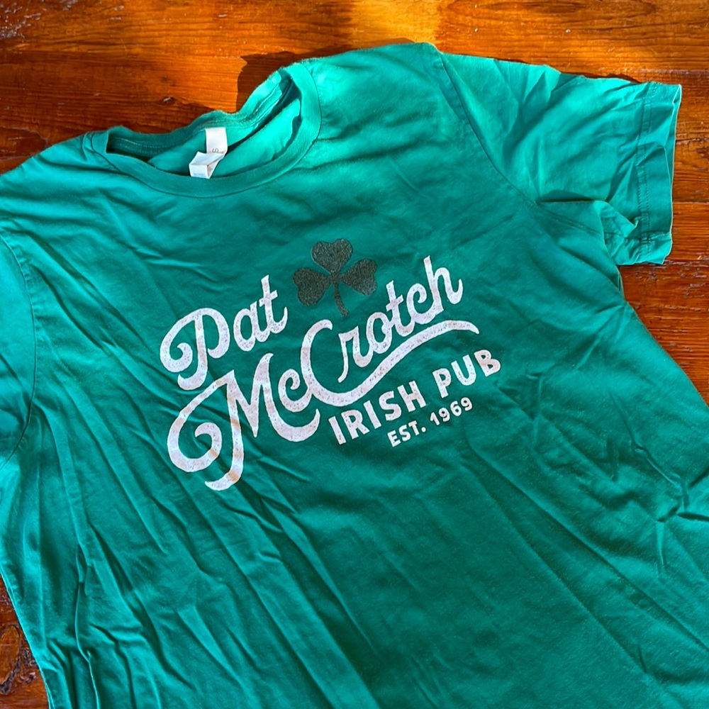 🍀 Pat McCrotch Irish Pub EST. 1969 Tee L
